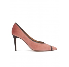 Zapatos de tacón en terciopelo nude y piel color negro con pulsera Pura López